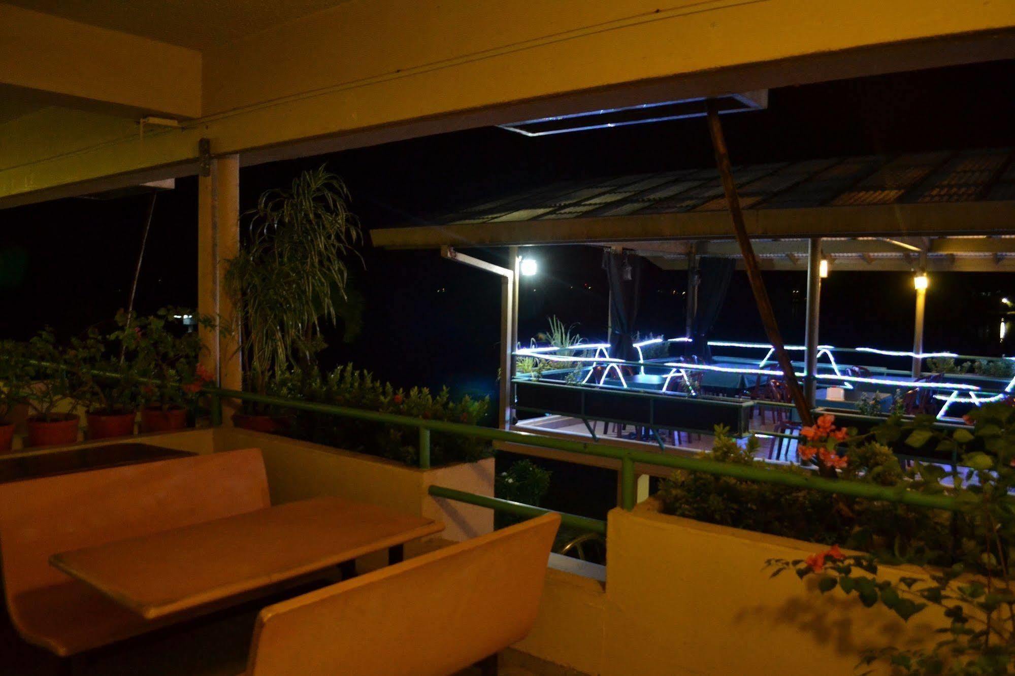 West Plaza By The Sea Hotel Koror Buitenkant foto