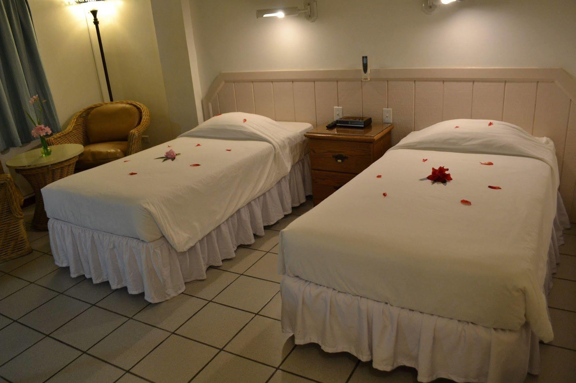 West Plaza By The Sea Hotel Koror Buitenkant foto